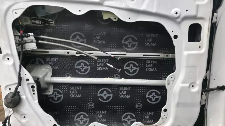 Шумоизоляция дверей Hyundai Santa Fe-3
